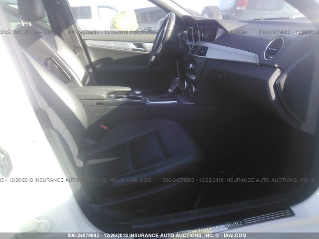 WDDGF4HB8DA827082 - 2013 MERCEDES-BENZ C 250 WHITE photo 5