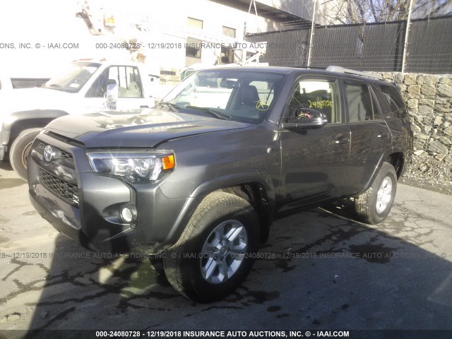 JTEBU5JR9J5543841 - 2018 TOYOTA 4RUNNER SR5 PREM/LTDL/TRAIL/TRD GRAY photo 2