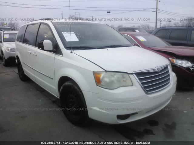 2A4RR5D17AR324240 - 2010 CHRYSLER TOWN & COUNTRY TOURING WHITE photo 1