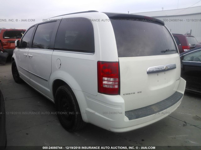 2A4RR5D17AR324240 - 2010 CHRYSLER TOWN & COUNTRY TOURING WHITE photo 3