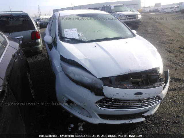 3FADP4BJ4JM115473 - 2018 FORD FIESTA SE WHITE photo 1