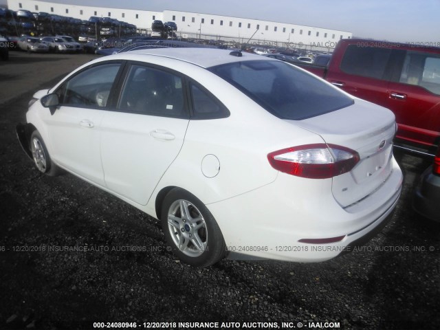 3FADP4BJ4JM115473 - 2018 FORD FIESTA SE WHITE photo 3