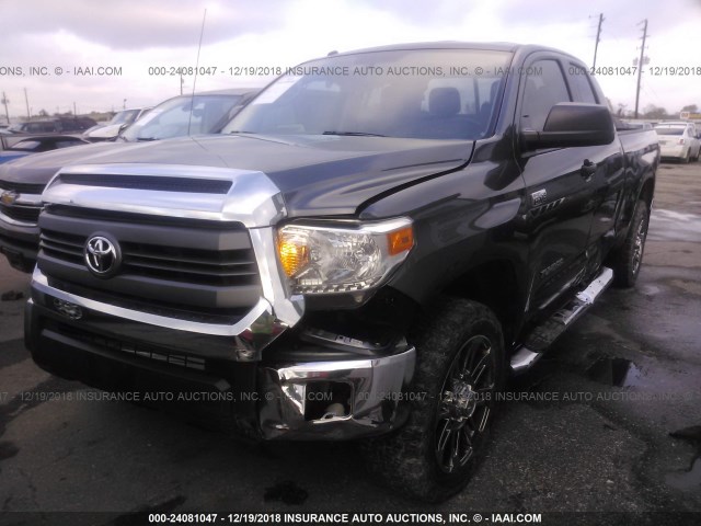 5TFRY5F19EX163662 - 2014 TOYOTA TUNDRA DOUBLE CAB SR/SR5 GRAY photo 2