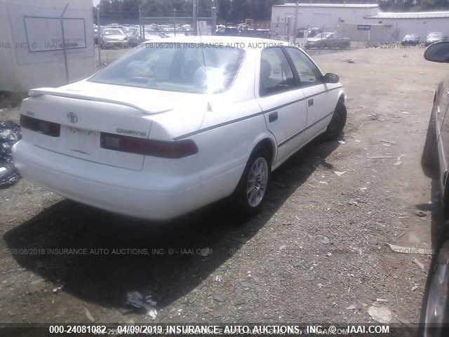 4T1BG22K3VU119171 - 1997 TOYOTA CAMRY CE/LE/XLE WHITE photo 4