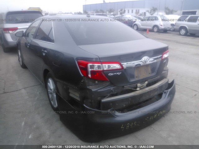 4T4BF1FK7DR312158 - 2013 TOYOTA CAMRY L/SE/LE/XLE 灰色 照片 3