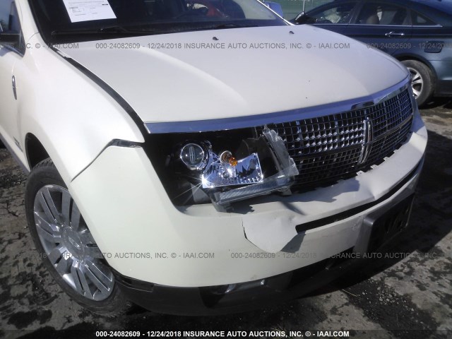 2LMDU68C18BJ25736 - 2008 LINCOLN MKX WHITE photo 6