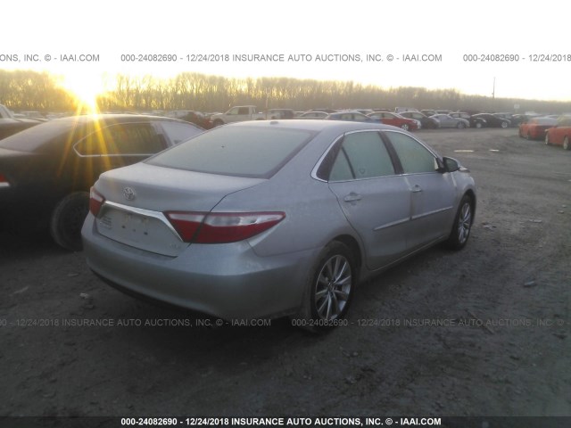 4T1BF1FK3HU629273 - 2017 TOYOTA CAMRY LE/XLE/SE/XSE SILVER photo 4