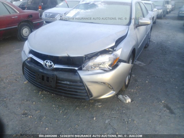 4T1BF1FK3HU629273 - 2017 TOYOTA CAMRY LE/XLE/SE/XSE SILVER photo 6