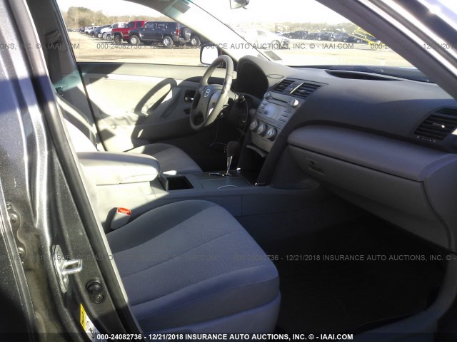4T4BF3EK2AR070159 - 2010 TOYOTA CAMRY SE/LE/XLE 灰色 照片 5