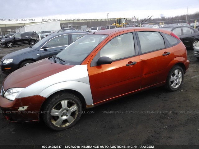 3FAFP37N35R153395 - 2005 FORD FOCUS ZX5 ORANGE photo 2