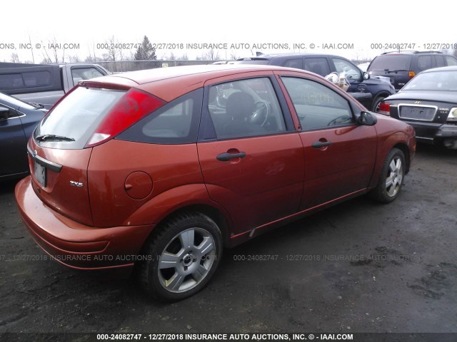 3FAFP37N35R153395 - 2005 FORD FOCUS ZX5 ORANGE photo 4