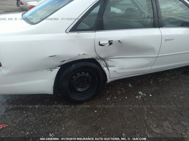 4T1BF28B81U167401 - 2001 TOYOTA AVALON XL/XLS WHITE photo 6