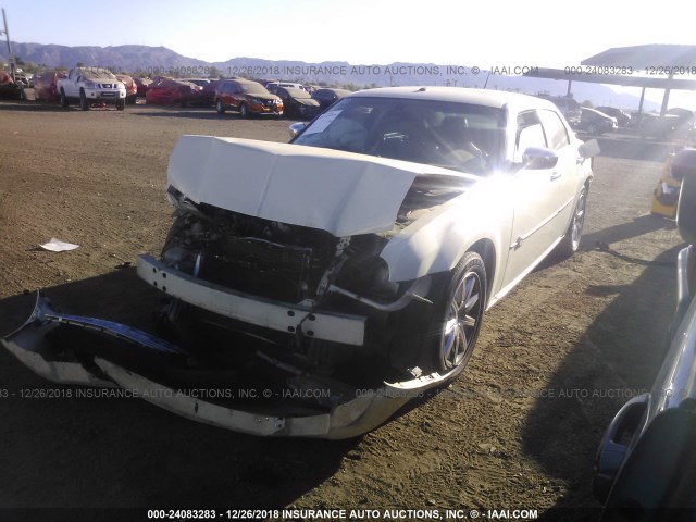 2C3LA63H48H179184 - 2008 CHRYSLER 300C WHITE photo 2