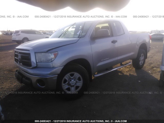 5TFUM5F16CX037567 - 2012 TOYOTA TUNDRA DOUBLE CAB SR5 SILVER photo 2