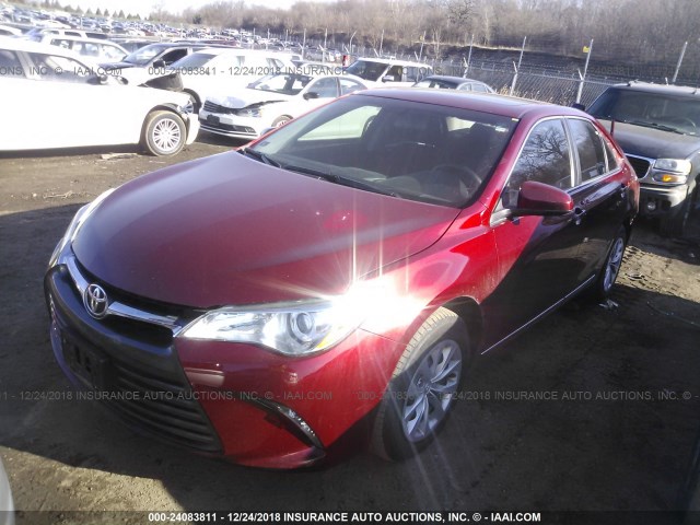 4T1BF1FK4HU661763 - 2017 TOYOTA CAMRY LE/XLE/SE/XSE MAROON photo 2