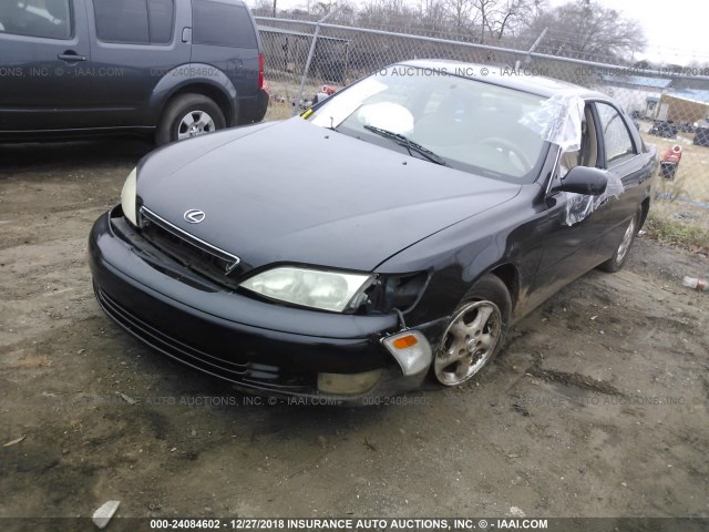 JT8BF28GXW5020870 - 1998 LEXUS ES 300 BLACK photo 2