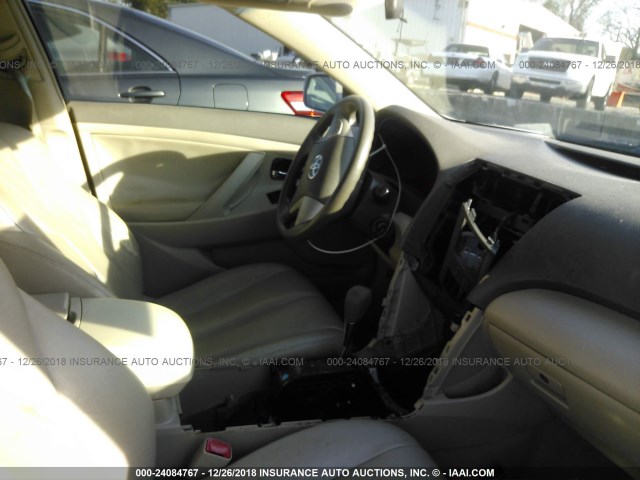 4T1BE46KX8U758048 - 2008 TOYOTA CAMRY CE/LE/XLE/SE WHITE photo 5