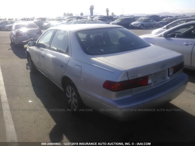 4T1BF22K0YU106692 - 2000 TOYOTA CAMRY LE/XLE 银色 照片 3