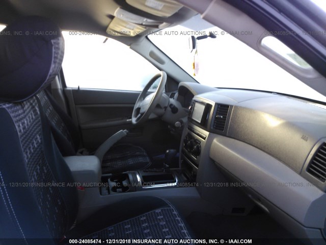 1J4GR48KX5C721945 - 2005 JEEP GRAND CHEROKEE LAREDO/COLUMBIA/FREEDOM 黑色 照片 5