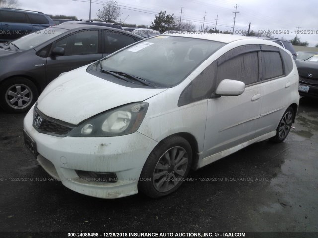 JHMGE8H6XDC003479 - 2013 HONDA FIT SPORT WHITE photo 2