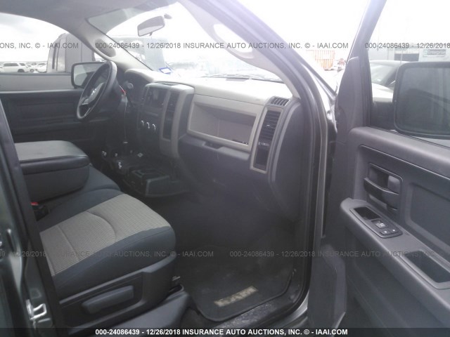 1C6RD6FT1CS139179 - 2012 DODGE RAM 1500 ST GRAY photo 5