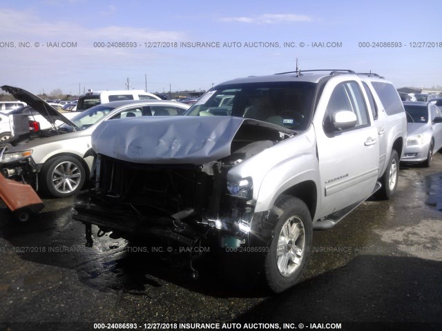 1GNSKJE32BR143064 - 2011 CHEVROLET SUBURBAN K1500 LT SILVER photo 2