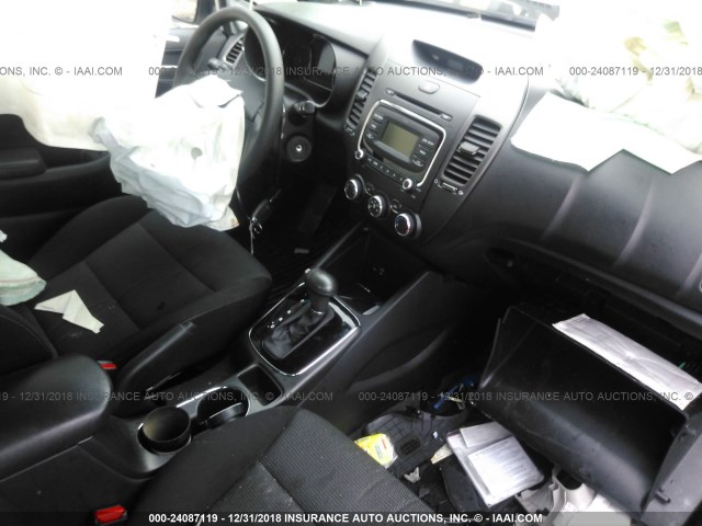 3KPFK4A77HE133574 - 2017 KIA FORTE LX SILVER photo 5