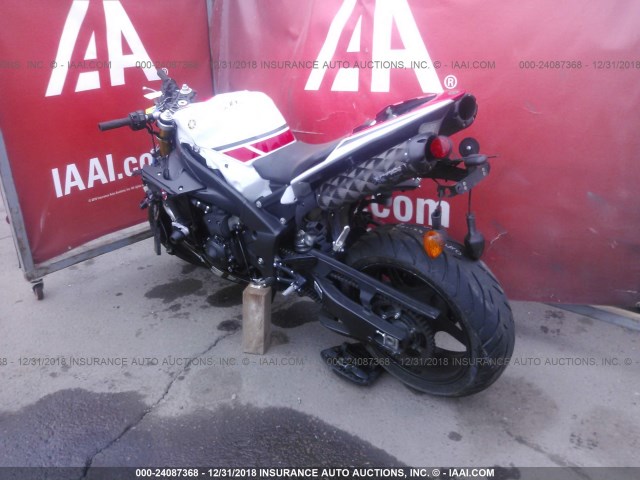JYARN23Y8CA002546 - 2012 YAMAHA YZFR1 C 白色 照片 3