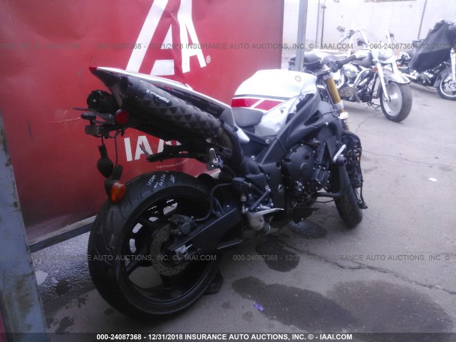 JYARN23Y8CA002546 - 2012 YAMAHA YZFR1 C 白色 照片 4