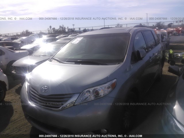 5TDYK3DC2FS674630 - 2015 TOYOTA SIENNA XLE/LIMITED GRAY photo 2