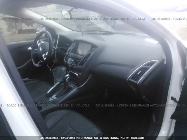 1FADP3J21DL255149 - 2013 FORD FOCUS TITANIUM WHITE photo 5