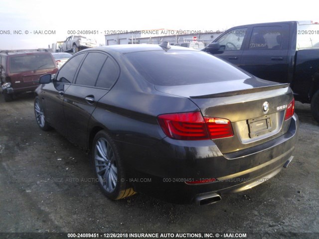 WBAFR9C53BC599664 - 2011 BMW 550 I GRAY photo 3