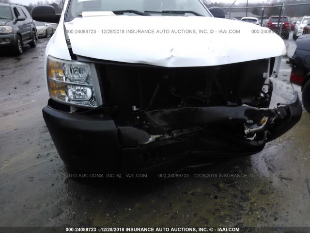 1GCEC14X79Z239869 - 2009 CHEVROLET SILVERADO C1500 WHITE photo 6