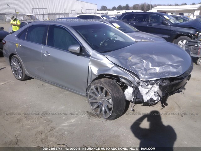 4T4BF1FK5FR514659 - 2015 TOYOTA CAMRY LE/XLE/SE/XSE SILVER photo 1