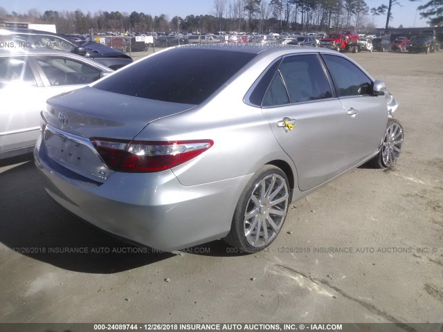 4T4BF1FK5FR514659 - 2015 TOYOTA CAMRY LE/XLE/SE/XSE SILVER photo 4