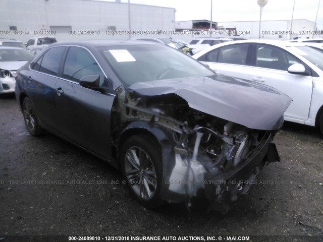 4T1BF1FK7GU161949 - 2016 TOYOTA CAMRY LE/XLE/SE/XSE ნაცრისფერი ფოტო 1