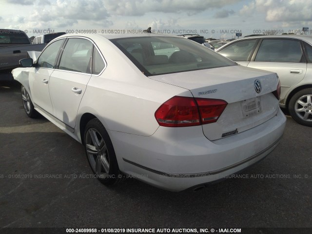 1VWBN7A38DC066311 - 2013 VOLKSWAGEN PASSAT SE WHITE photo 3