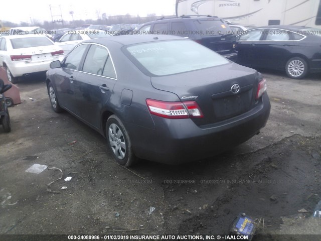 4T4BF3EKXAR008685 - 2010 TOYOTA CAMRY SE/LE/XLE GRAY photo 3