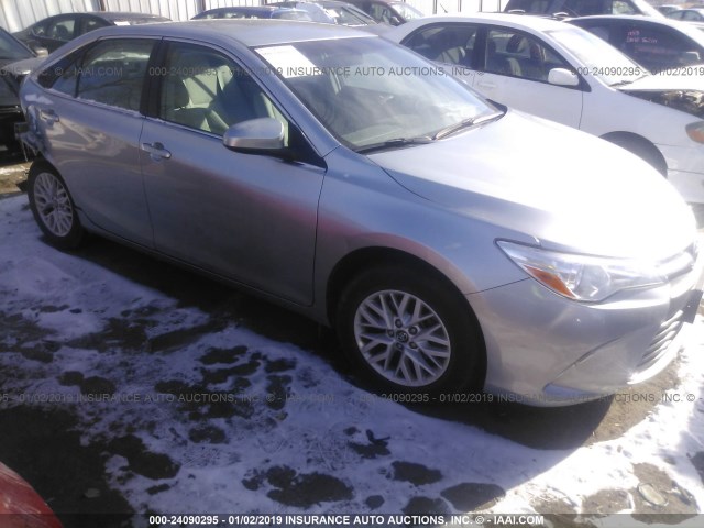 4T1BF1FK7GU246936 - 2016 TOYOTA CAMRY LE/XLE/SE/XSE 银色 照片 1