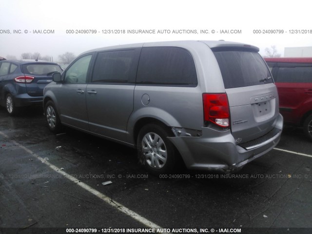 2C4RDGBG8JR143364 - 2018 DODGE GRAND CARAVAN SE SILVER photo 3