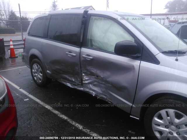 2C4RDGBG8JR143364 - 2018 DODGE GRAND CARAVAN SE SILVER photo 6