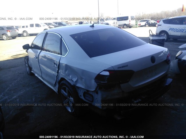 1VWBP7A31DC030454 - 2013 VOLKSWAGEN PASSAT SE WHITE photo 3