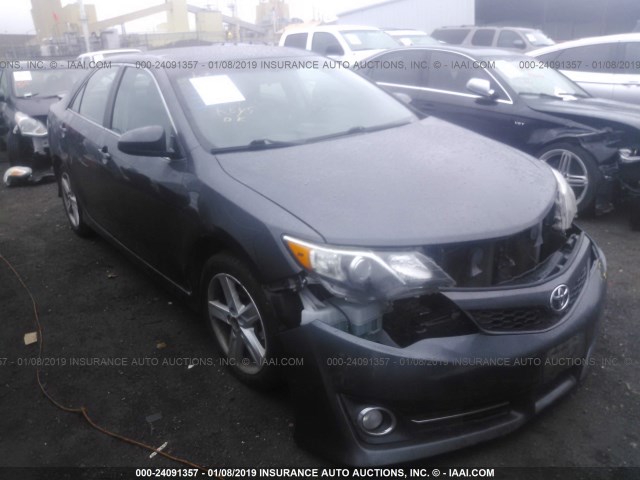 4T1BF1FK2DU280326 - 2013 TOYOTA CAMRY L/SE/LE/XLE ნაცრისფერი ფოტო 6