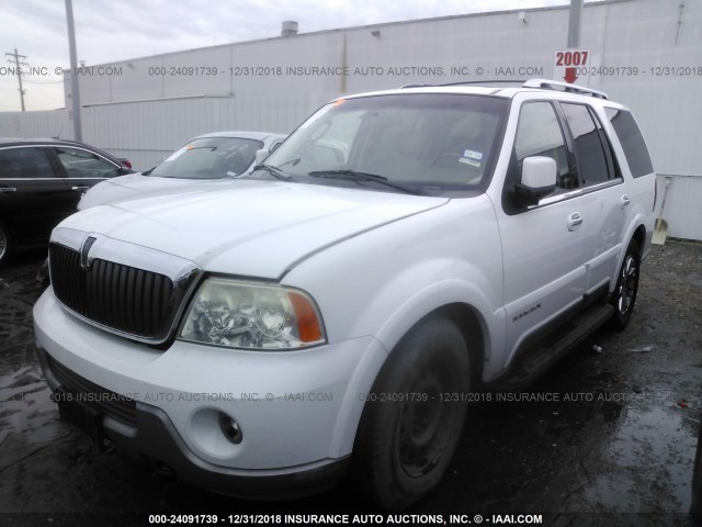 5LMFU27RX4LJ42982 - 2004 LINCOLN NAVIGATOR WHITE photo 2