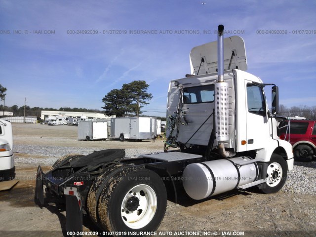 4V4M19GF37N466830 - 2007 VOLVO VNM M WHITE photo 4