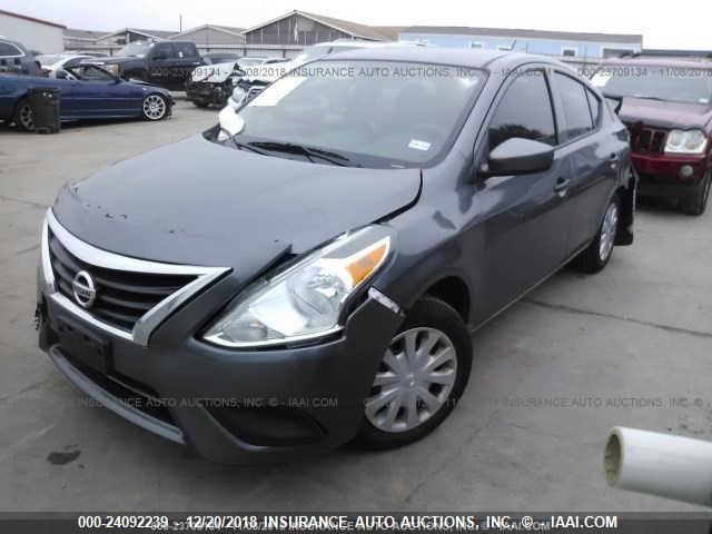 3N1CN7AP8HL899632 - 2017 NISSAN VERSA GRAY photo 2