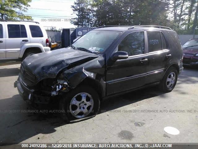 4JGAB54E02A292422 - 2002 MERCEDES-BENZ ML 320 BLACK photo 2