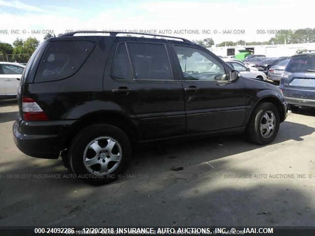 4JGAB54E02A292422 - 2002 MERCEDES-BENZ ML 320 BLACK photo 4