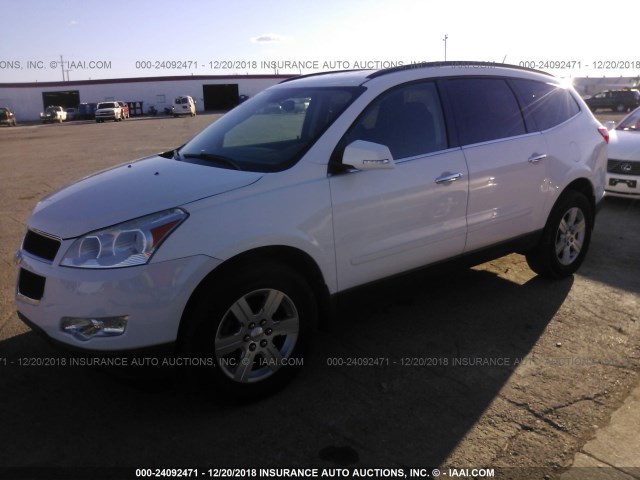 1GNKRGED1CJ186897 - 2012 CHEVROLET TRAVERSE LT WHITE photo 2