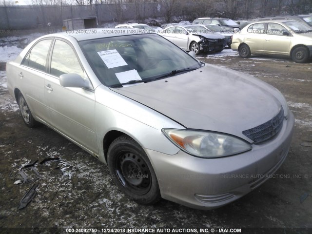 4T1BE32K42U004148 - 2002 TOYOTA CAMRY LE/XLE/SE SILVER photo 1